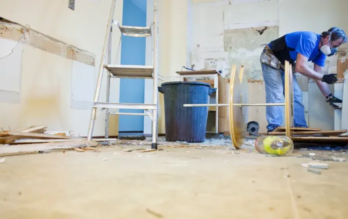 Instalación de fontanería y electricidad en cocina de vivienda en Badalona